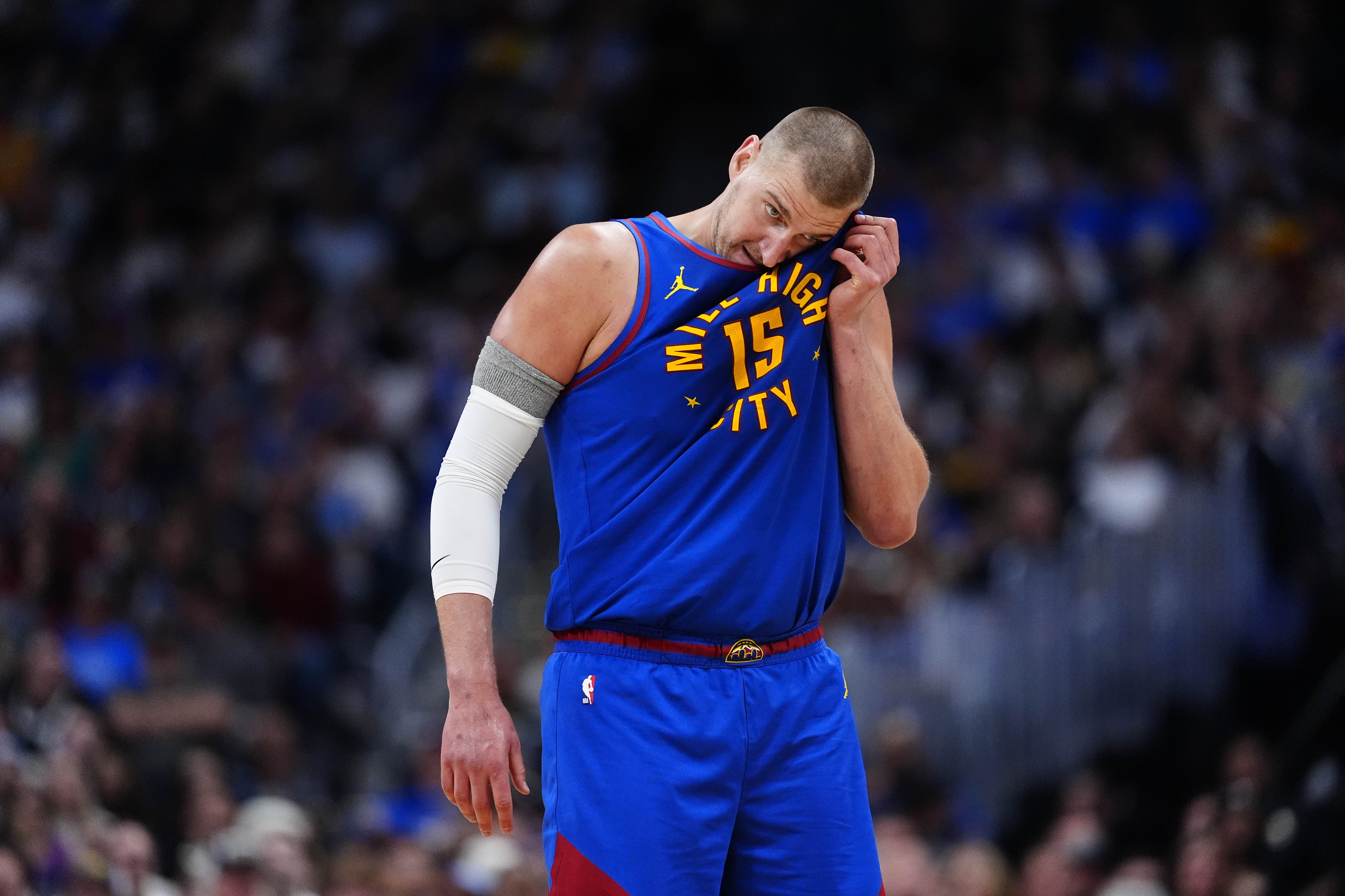 必威体育登录入口-命中率39.1/18.5%！如何评价自己这轮系列赛的表现？约基奇：一般